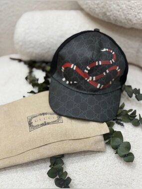 *RARE* Authentic Gucci - Black Coated Canvas - GG Supreme - King Snake Hat - Med